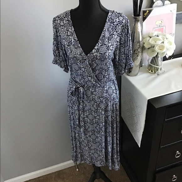 Bobeau Maxi Dress - Picture 3 of 8